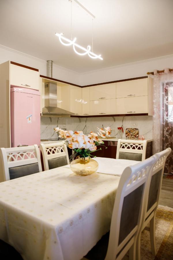 The Luxe Apartments จีโรคาสเตอร์ ภายนอก รูปภาพ