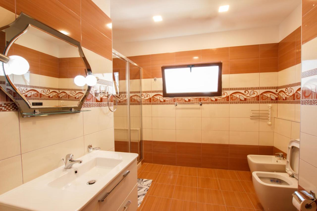 The Luxe Apartments จีโรคาสเตอร์ ภายนอก รูปภาพ