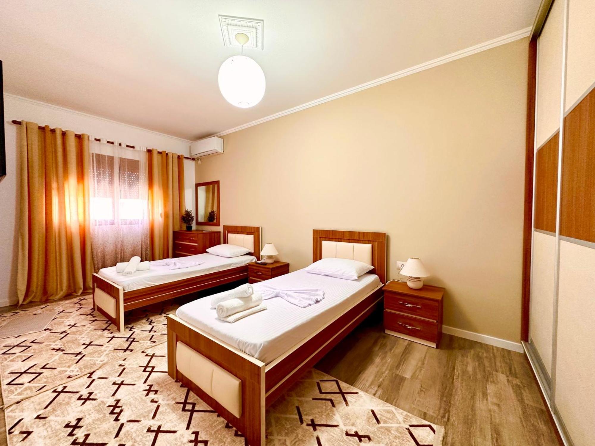 The Luxe Apartments จีโรคาสเตอร์ ภายนอก รูปภาพ