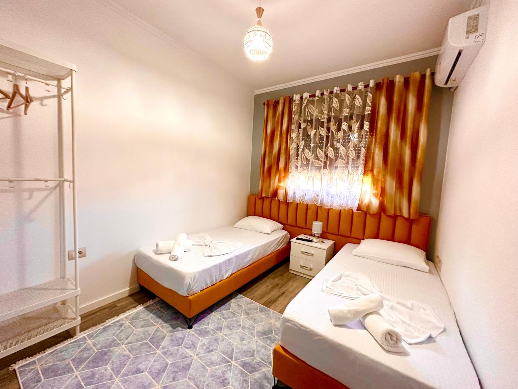 The Luxe Apartments จีโรคาสเตอร์ ภายนอก รูปภาพ